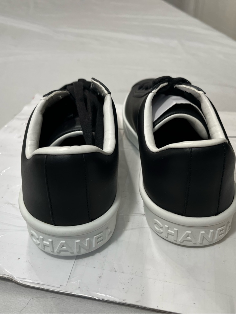 CHANEL Black and White women's Leather Sneakers - Picture 4 of 10